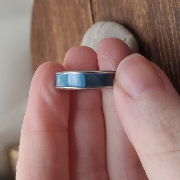 Size 6 mother of pearl blue skies ring R154 - Picture 3 of 3